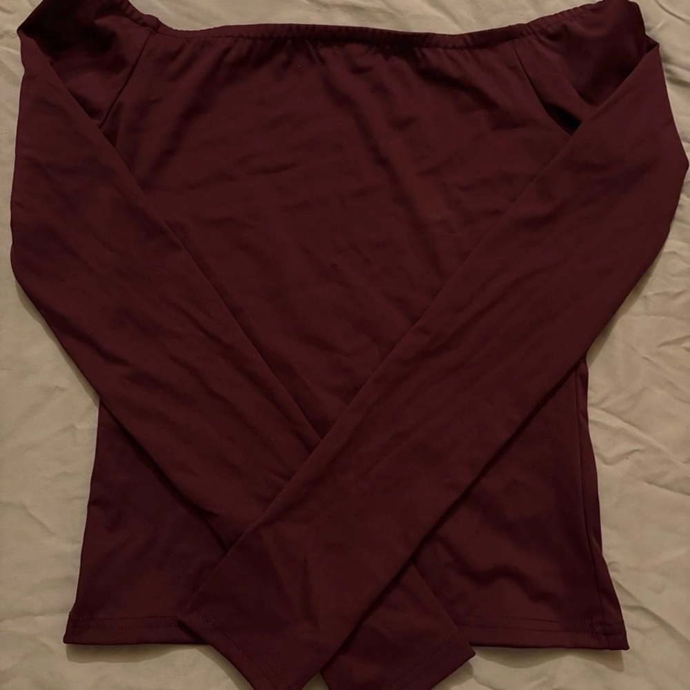 Edikted Off-Shoulder Top